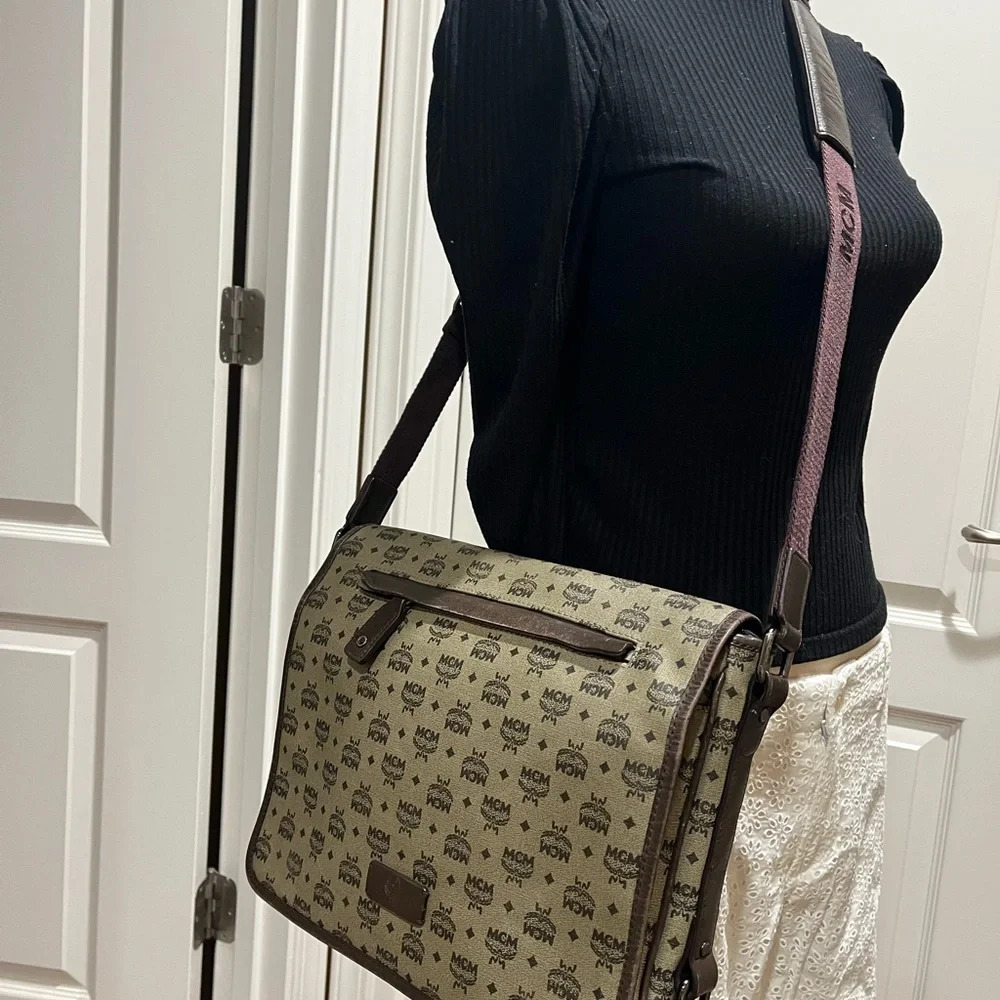 MCM MONOGRAM MESSENGER BAG - Picture 15 of 16